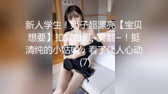 和熟妇骚老婆在浴室洗澡情不自禁啪啪上她，黑丝无套