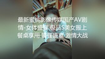 清纯的学妹露脸大秀直播，火辣艳舞诱惑狼友，撩骚互动揉奶玩逼，很嫩的小穴道具摩擦自慰，呻吟可射表情好骚