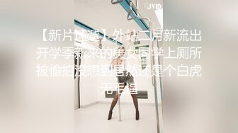 夢心玥 潔白多姿的露背連衣裙 勾勒出高挑曼妙身姿