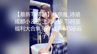 男人嘛的装专攻足浴技师，找了个熟女技师带出去操，沙发上口交坐上来骑乘后入猛操