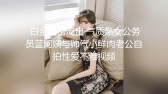 商场女厕近距离偷窥极品丝袜美少妇的馒头B