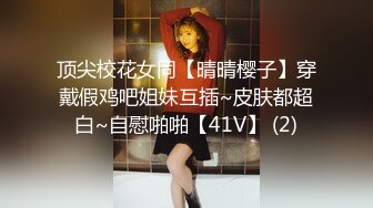 乖巧颜值妹妹娇小身材贫乳，脱光光展示身材，揉捏奶子扒开小穴特写