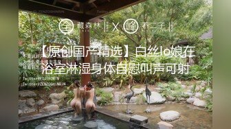 【新片速遞】十月新流出旅游景区游乐场女厕偷拍❤️长裙小美女低着头在摄影机附近仔细看