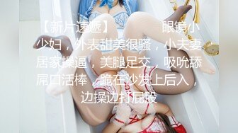  大二学舞蹈贫乳颜值美女诱惑啪啪，手伸进内衣摸奶子很听话