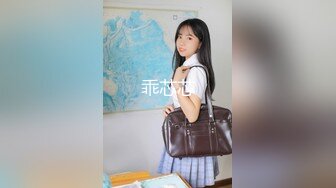 【新速片遞】合租房趴墙偷窥对门的美女洗澡